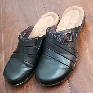 Everyday wear black clogs
